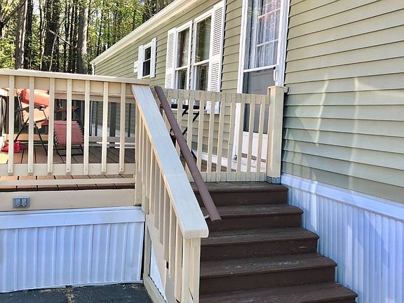 3rd image of 11 Pine Cone Dr