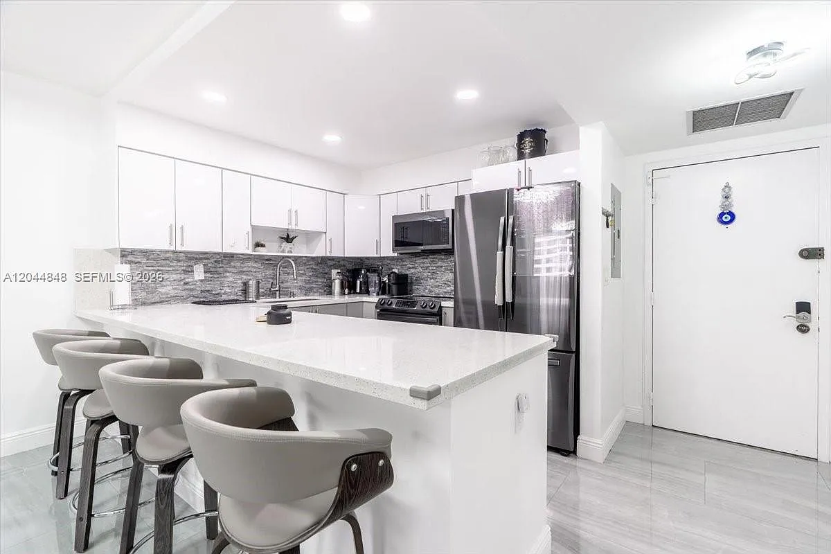 Olympus Condo Phase — Photo 2