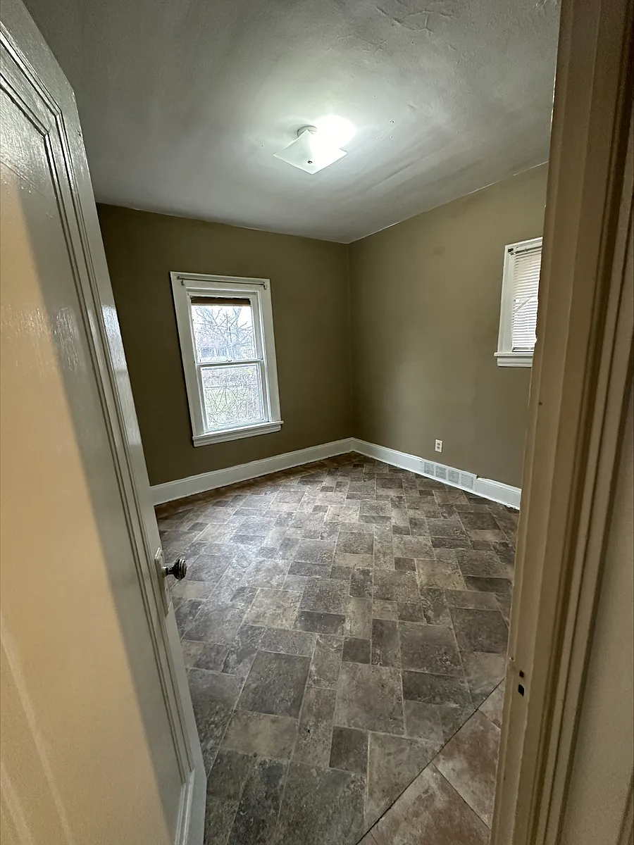 Building Photo - 12702 Iowa Ave #2