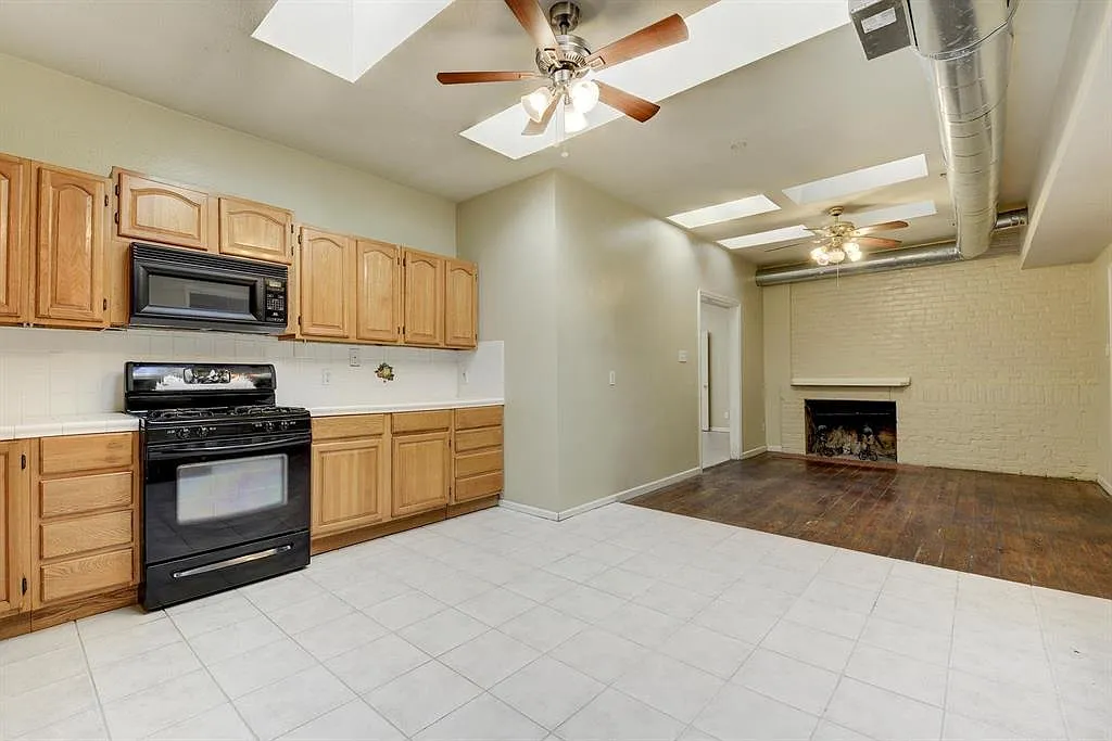 6 bed, 2400 sqft, $4,500 — Photo 4