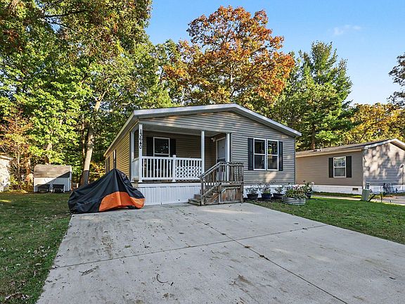3rd image of 13640 Oaktree Ct