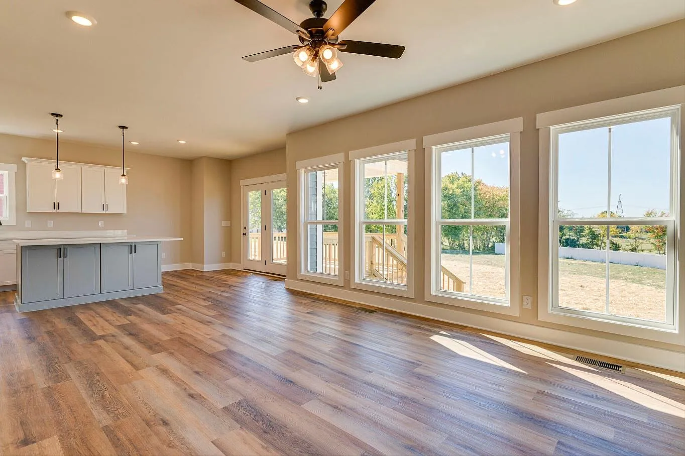 3 bed, 2.5 bath, 1977 sqft, $2,550 — Photo 3
