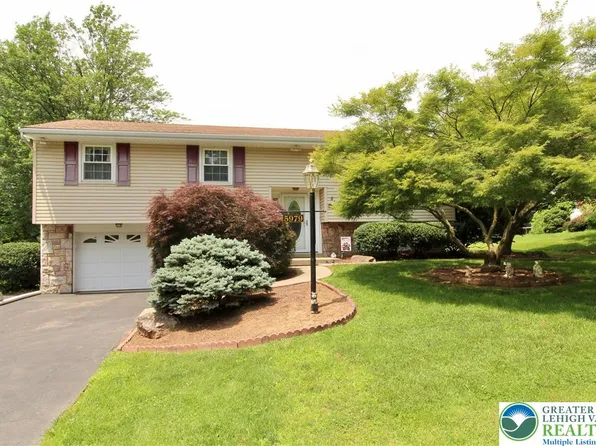 5979 Club House Ln, Allentown, PA 18106