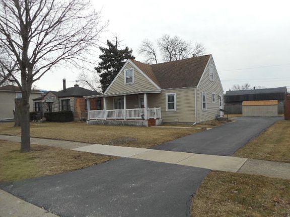 3rd image of 221 E Dickens Ave