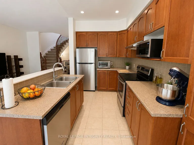 106 Hornchurch Ln — Photo 6