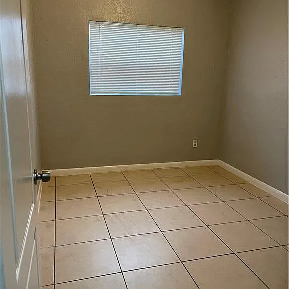 918 NW 24th Ave — Photo 10