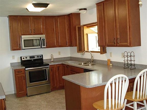 3rd image of 9242 Lurline Dr