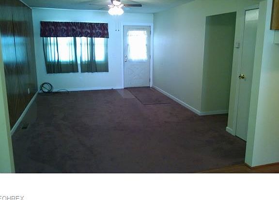 4th image of 9865 Green Dr