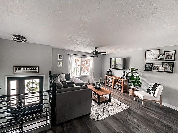 3rd image of 1086 Barbados Dr