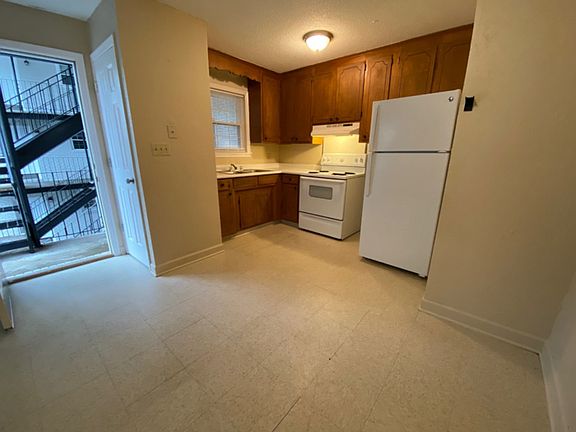 4th image of 135 Oakwood Ave APT C