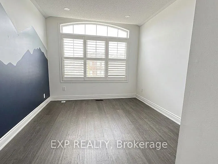 215 Remembrance Rd — Photo 12