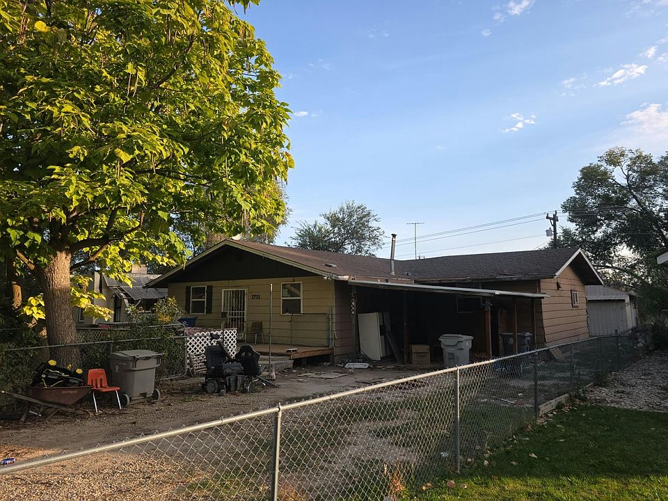 2nd image of 1711 Main St