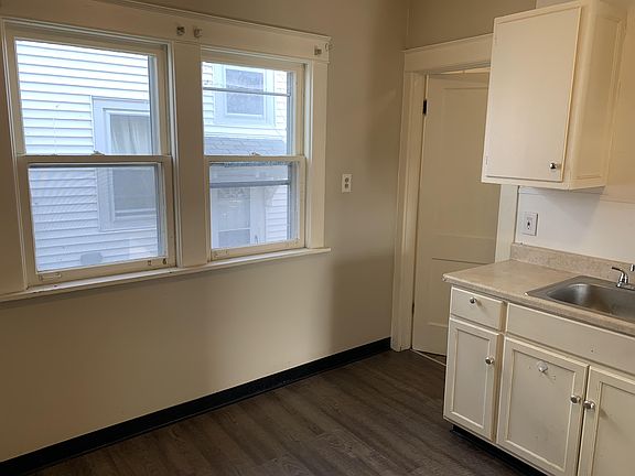 4th image of 205 22nd St