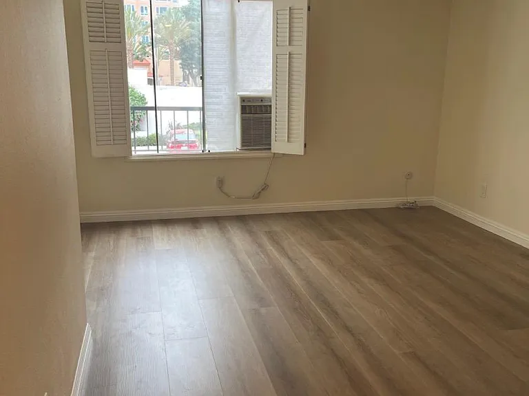 Master bedroom with air conditioning unit