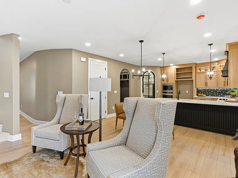 2138 E Beaumont St — Photo 13