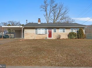 174 Thornridge Dr, Levittown, PA 19054