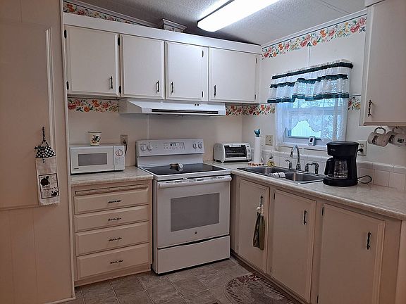 3rd image of 187 Inverness Ln