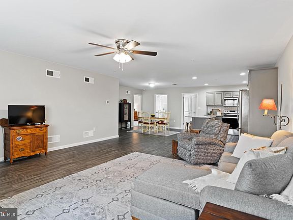 4th image of 322 Franklin Way #101