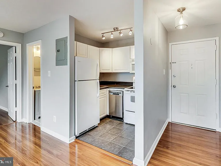 604 Longfellow St NW #303 — Photo 7
