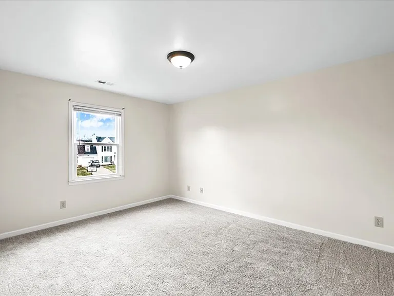 10704 Live Oak Ct — Photo 14