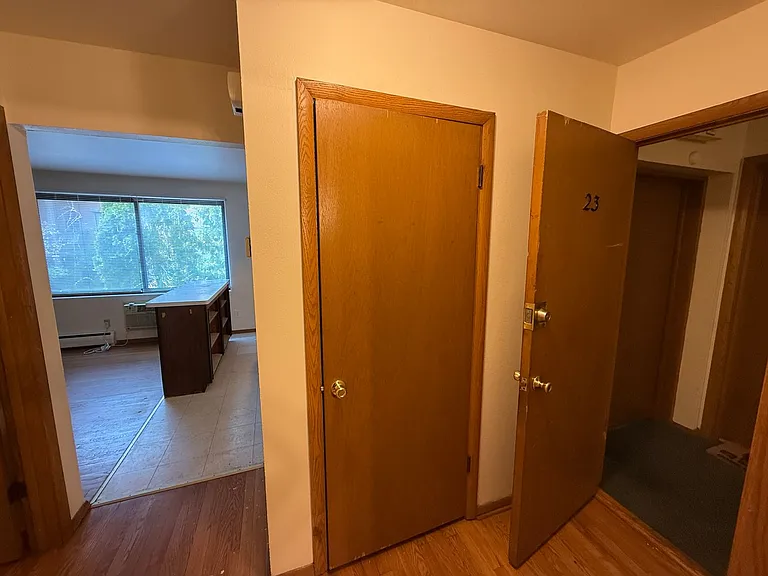 1441 N Franklin Pl — Photo 5