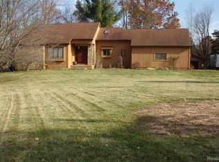 2702 Sligo Ln, Brighton, MI 48114