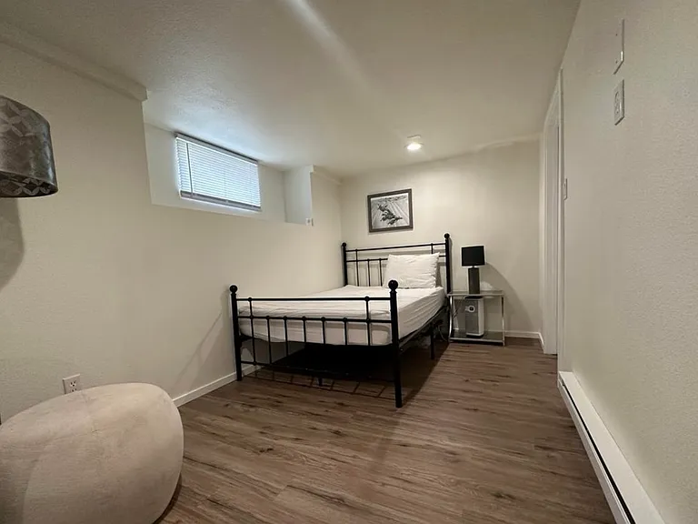315 W 8th St — Photo 12