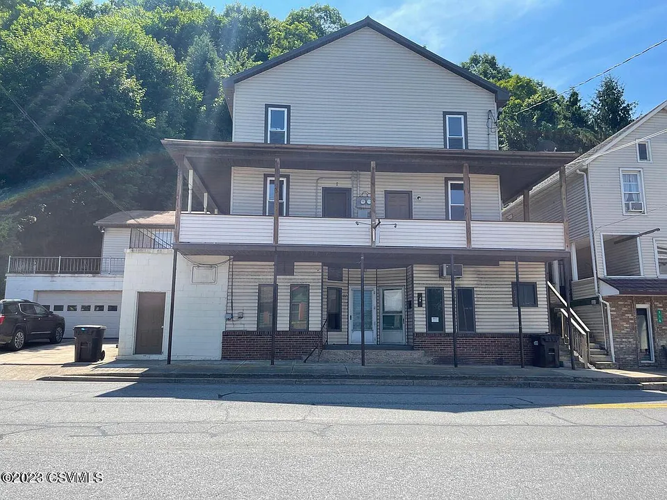 122 N Main St #1