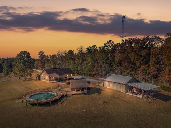 274 R & J St, Chatsworth, GA 30705