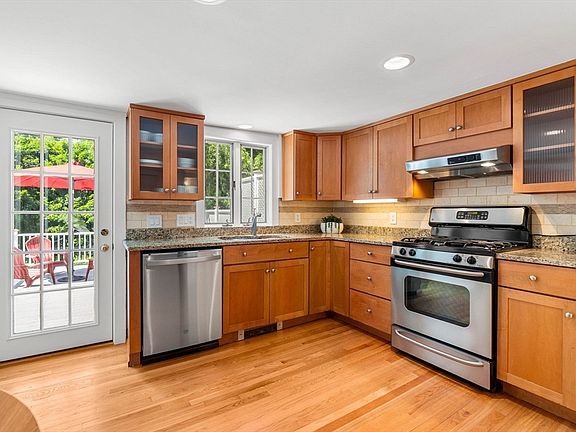 4th image of 60 Morton St #R