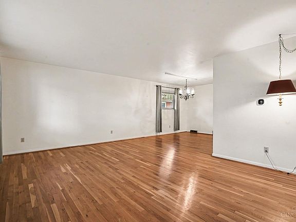 4th image of 661 Heavenly Ln