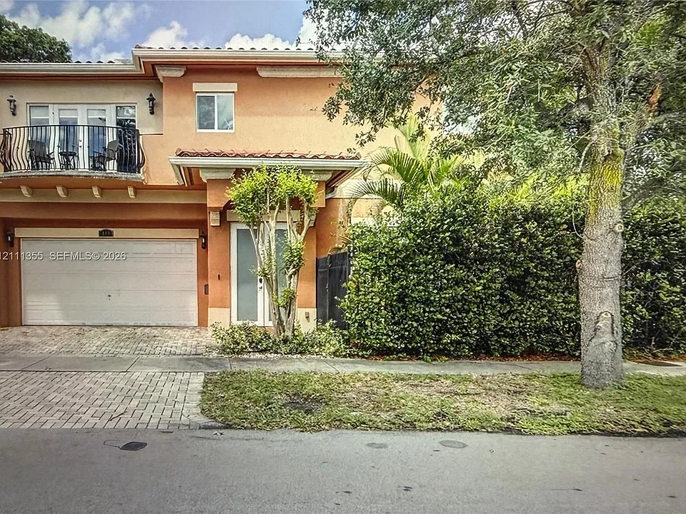 403 SW 12th Ct