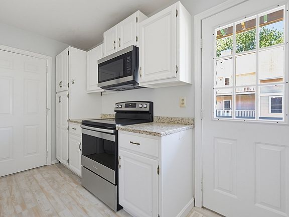 5th image of 425 Main St Unit 9D