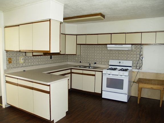 4th image of 4240 Andover Dr