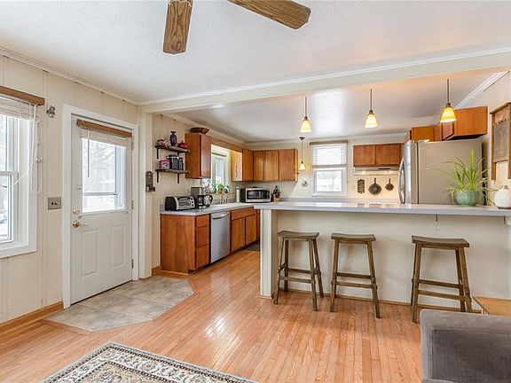 4th image of 219 W Gibson St