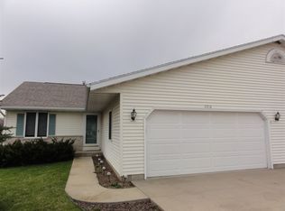 2216 Dupont Dr, Janesville, WI 53546