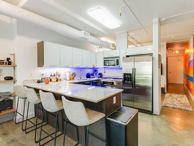 645 W 9th St #221 — Photo 8
