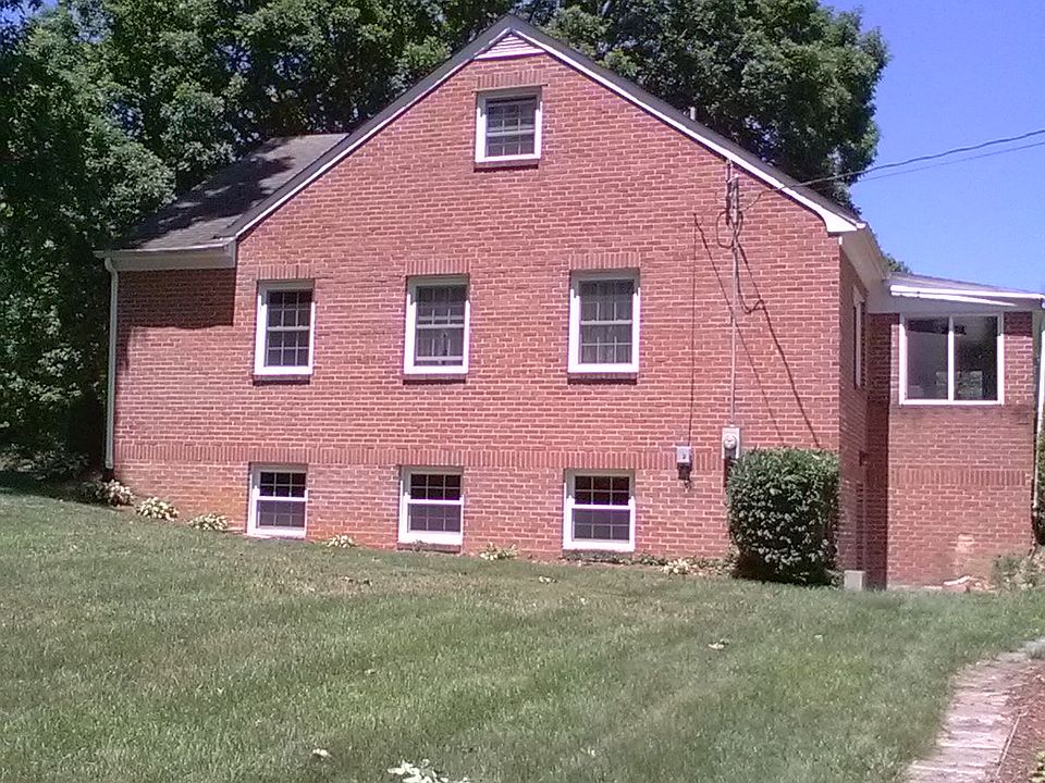 1 1/2 Story Brick w/Basement