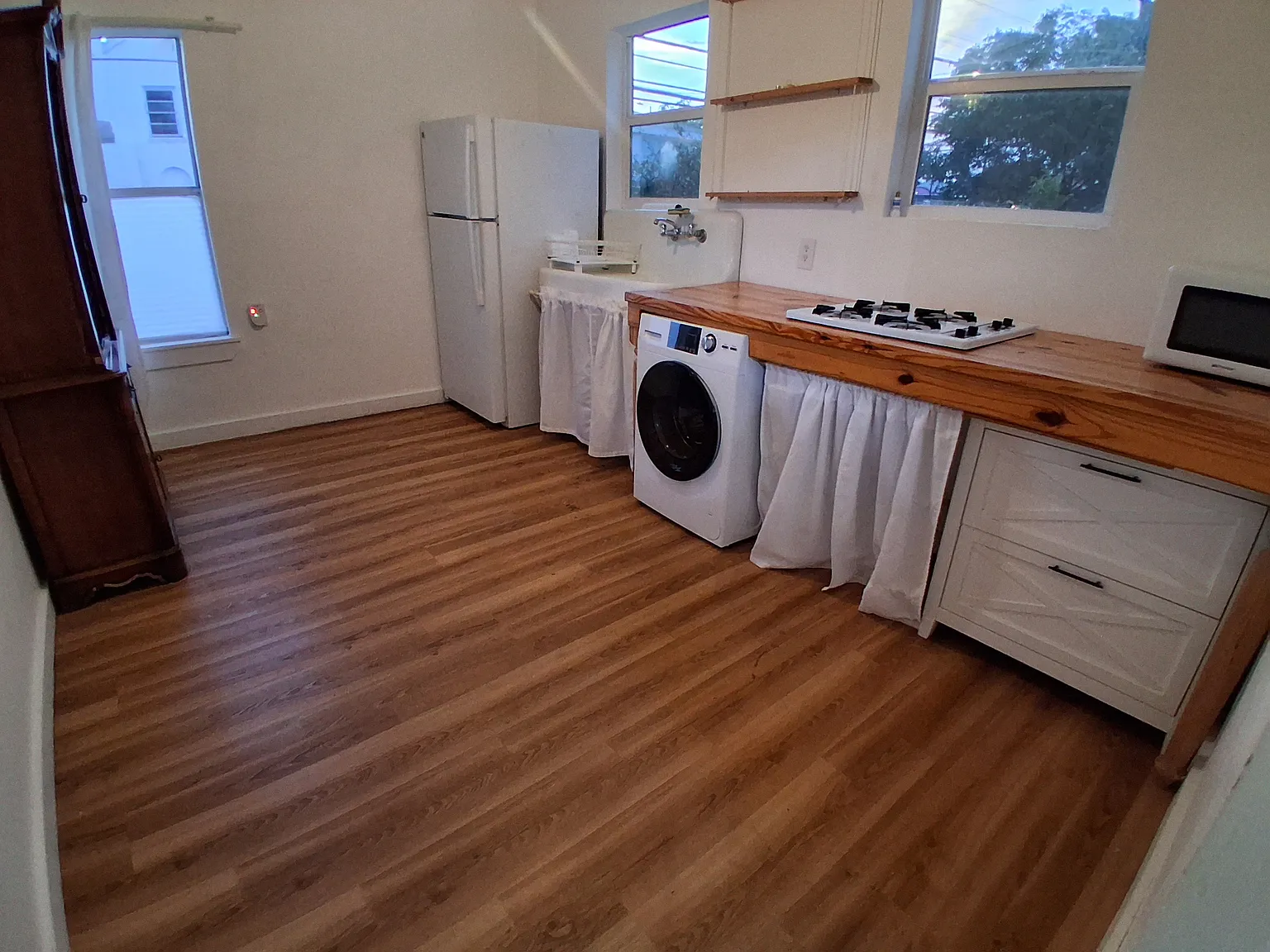 3 bed, 800 sqft, $2,100 — Photo 3