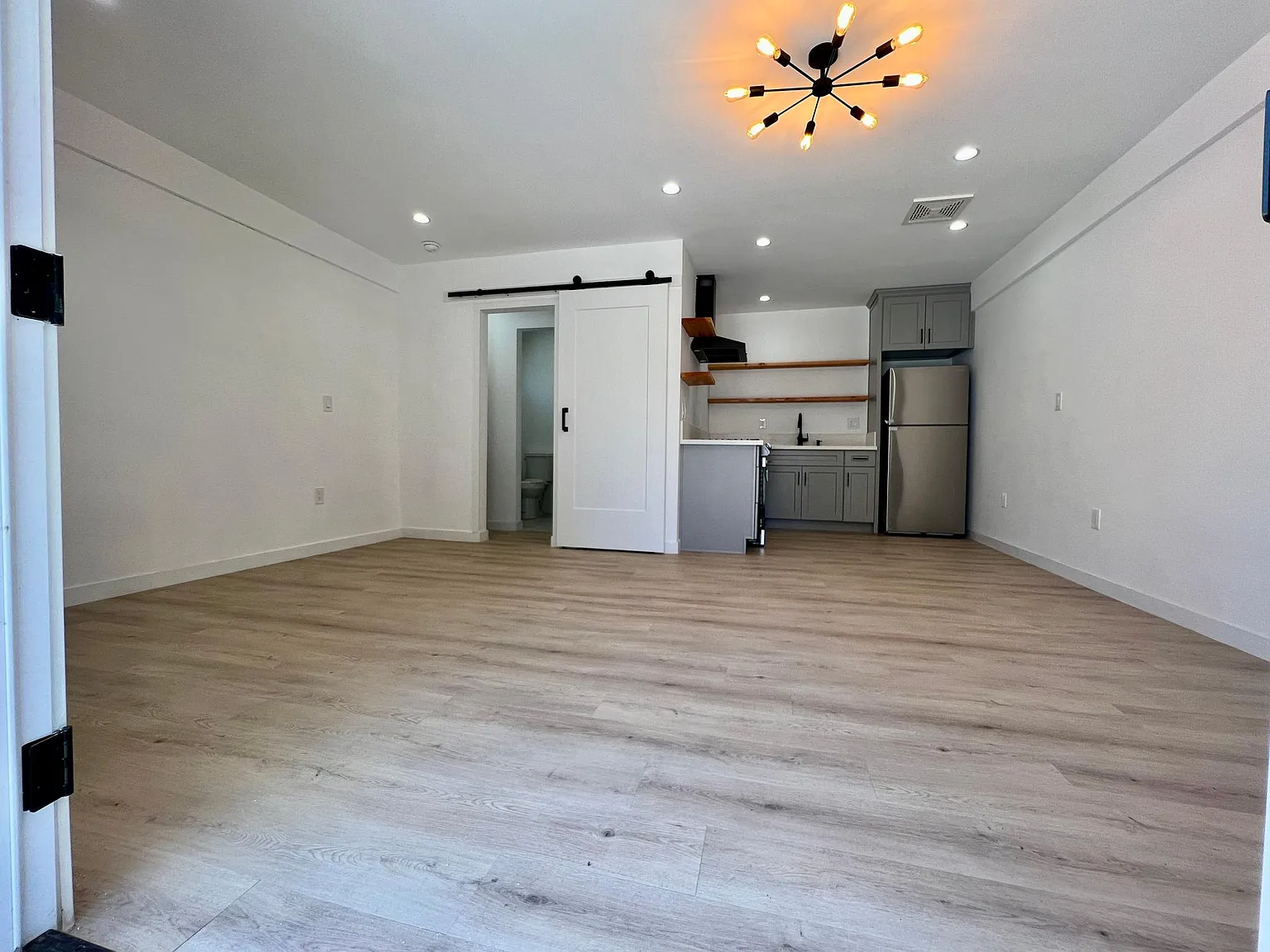 5108 Crenshaw Blvd — Photo 2