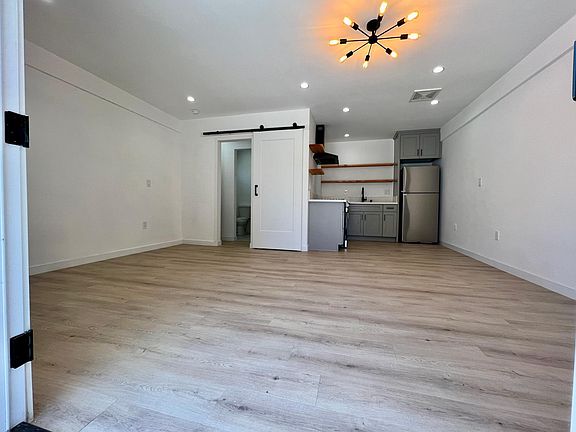 2nd image of 5108 Crenshaw Blvd