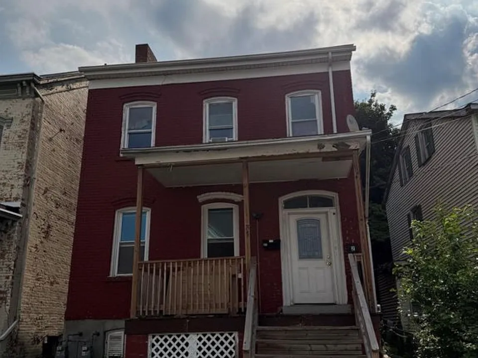 37 Delano St #1/2