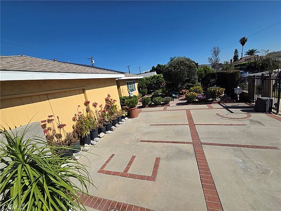 5th image of 11223 Stagg St