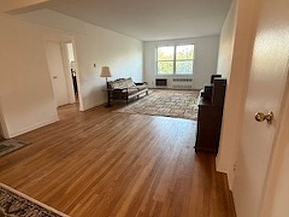 5th image of 6188 Dry Harbor Rd APT 4D