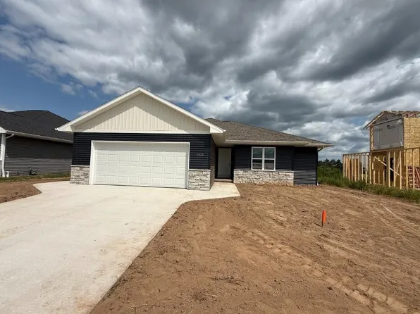 1935 Huffcutt Ln, Waupaca, WI 54981