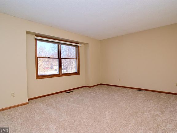 3rd image of 5491 Oakgreen Pl N