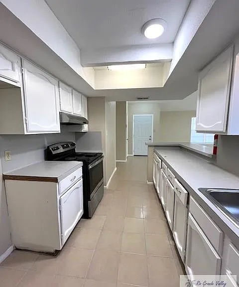 902 Travis St — Photo 5
