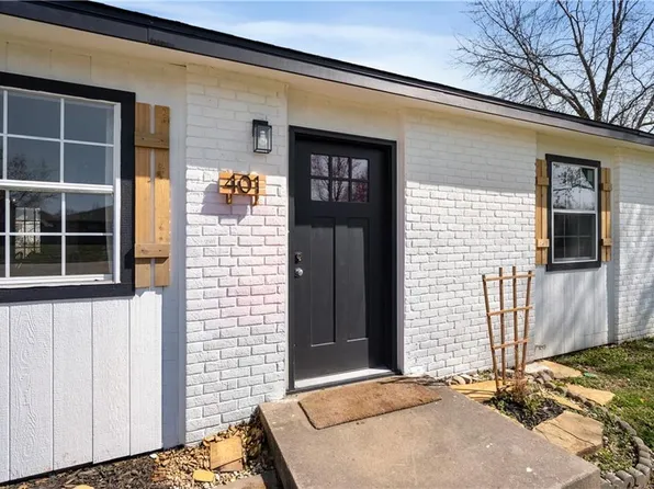 401 N Edgewood Dr, Coffeyville, KS 67337