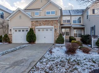 15 Crest Ct, Mount Laurel, NJ 08054