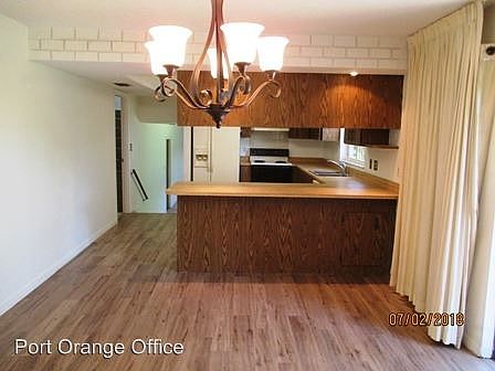 5th image of 210 Pelican Ave